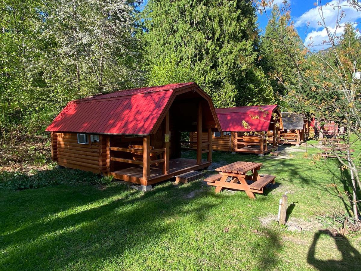 Revelstoke Rv & Cabin Resort Exterior foto